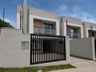 Cerca elétrica instalada sobre muro